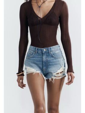 Zara *NWT* High Waisted Curved Shorts
